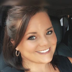 Meet your Posher, Whitney